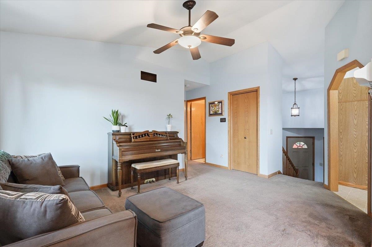 699 Robin Drive Sun Prairie, WI 53590 - Photo 13 of 43