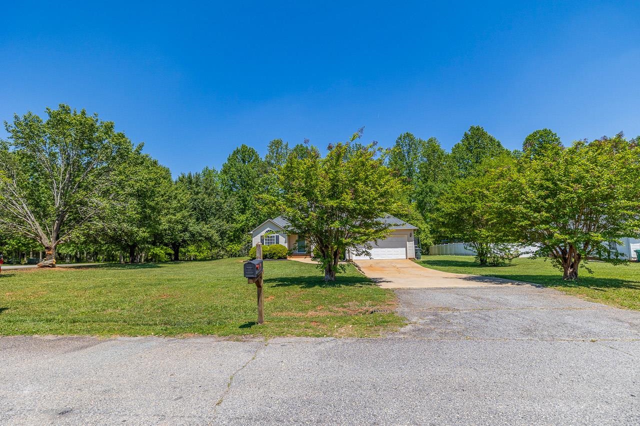103 Deer Track Gaffney, SC 29341 - Photo 3 of 32