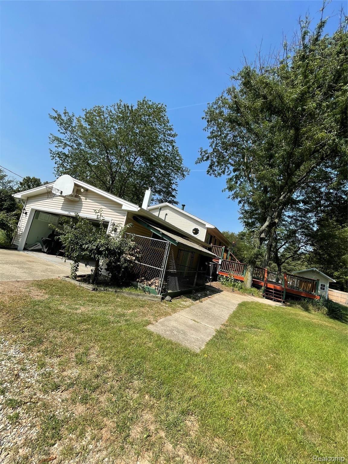 210 Michael Road Lapeer, MI 48446 - Photo 5 of 35 IMG_3287.jpg