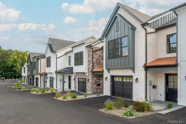 $925,000 | 2 Icehouse Drive, Saugerties, NY 12477