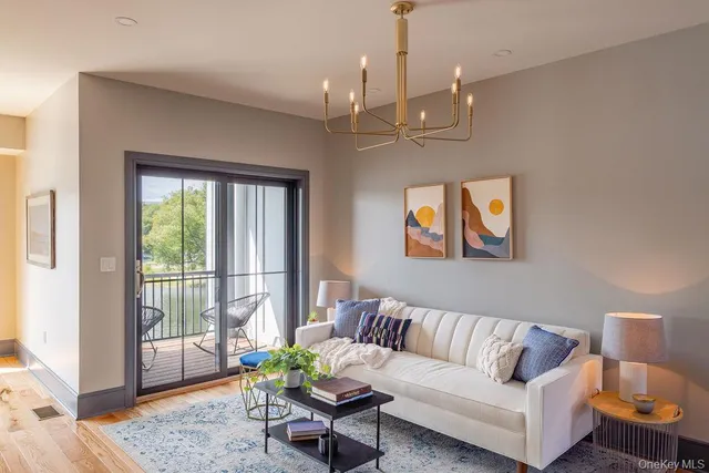 $925,000 | 2 Icehouse Drive, Saugerties, NY 12477