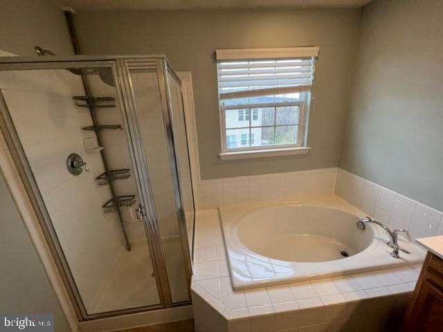 2040 Spring Run Circle Frederick, MD 21702 - Photo 28 of 48 Primary Bathroom.