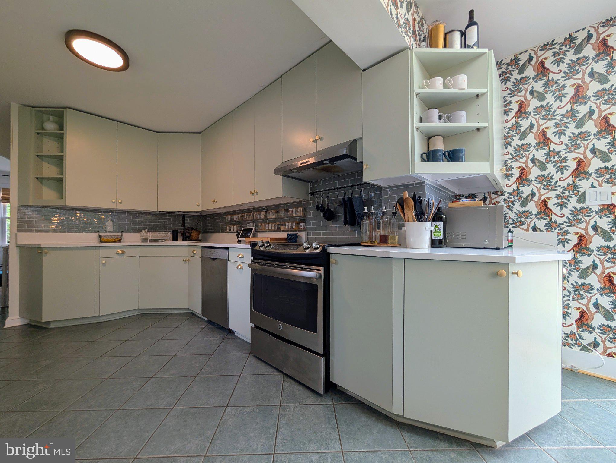 10106 Greenock Road Silver Spring, MD 20901 - Photo 4 of 19 Charming kitchen with floral accents.