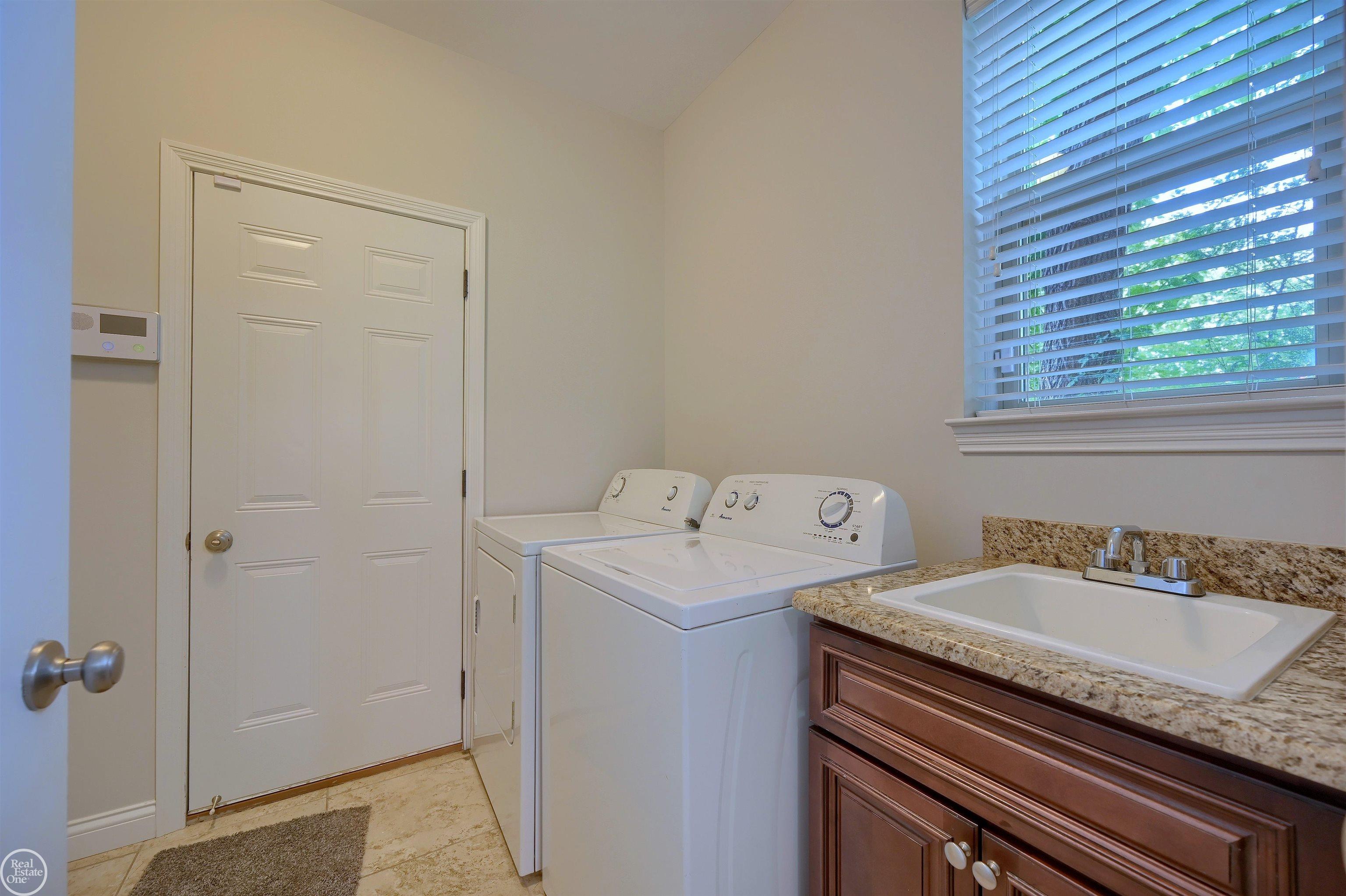 8199 22 Mile Road, Unit RIGHT SIDE ) Utica, MI 48317 - Photo 14 of 59
