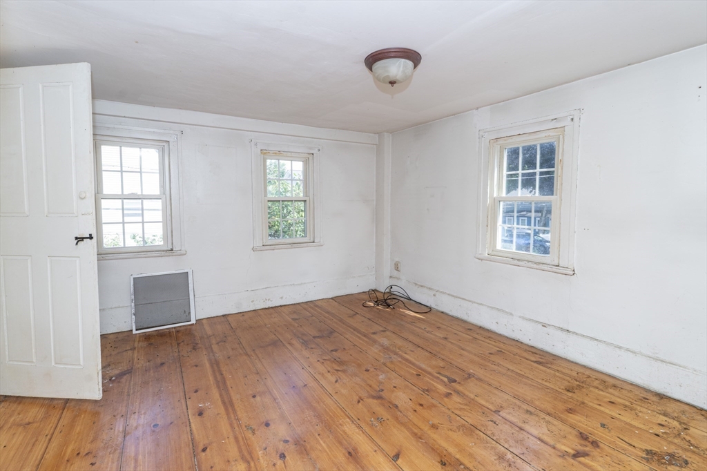 6 Spring Street Amesbury, MA 01913 - Photo 20 of 33