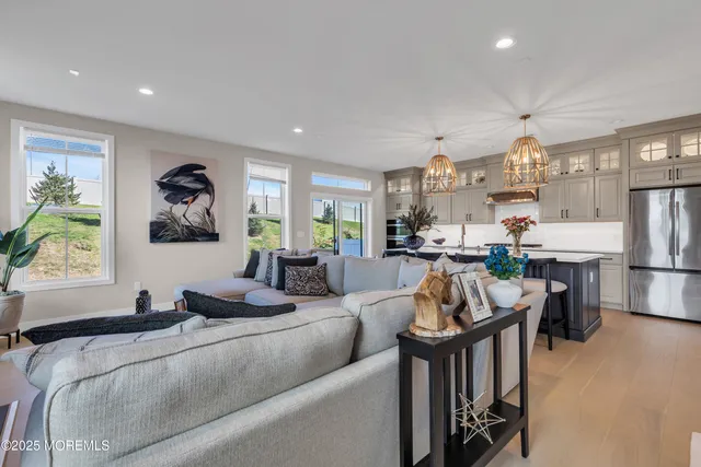 $879,000 | 172 Mustang Drive, Manalapan, NJ 07726