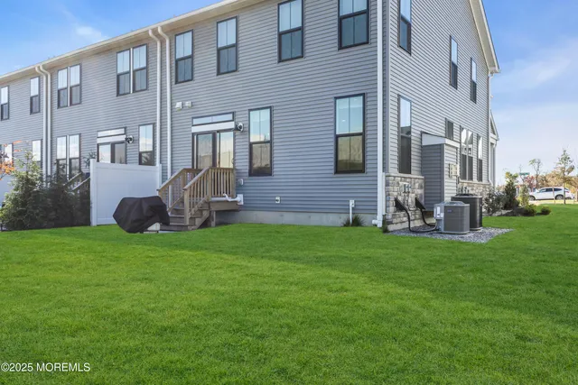 $879,000 | 172 Mustang Drive, Manalapan, NJ 07726