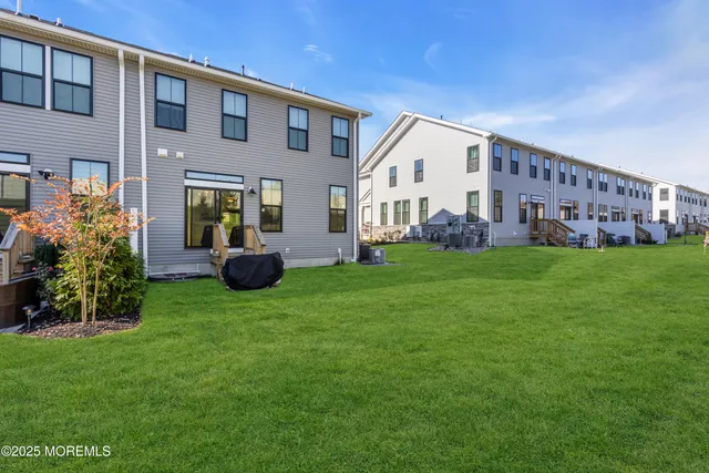 $879,000 | 172 Mustang Drive, Manalapan, NJ 07726