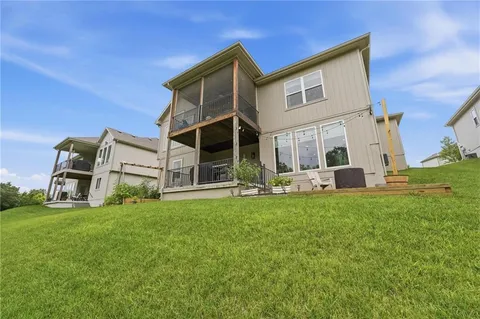 $600,000 | 8548 Valley Spring Drive, De Soto, KS 66018