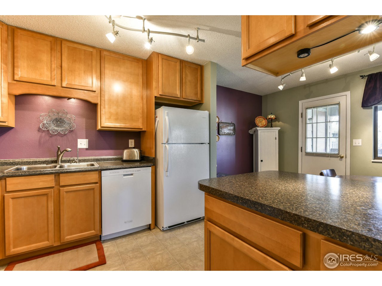 925 Columbia Road, Unit 632 Fort Collins, CO 80525 - Photo 8 of 20 Kitchen