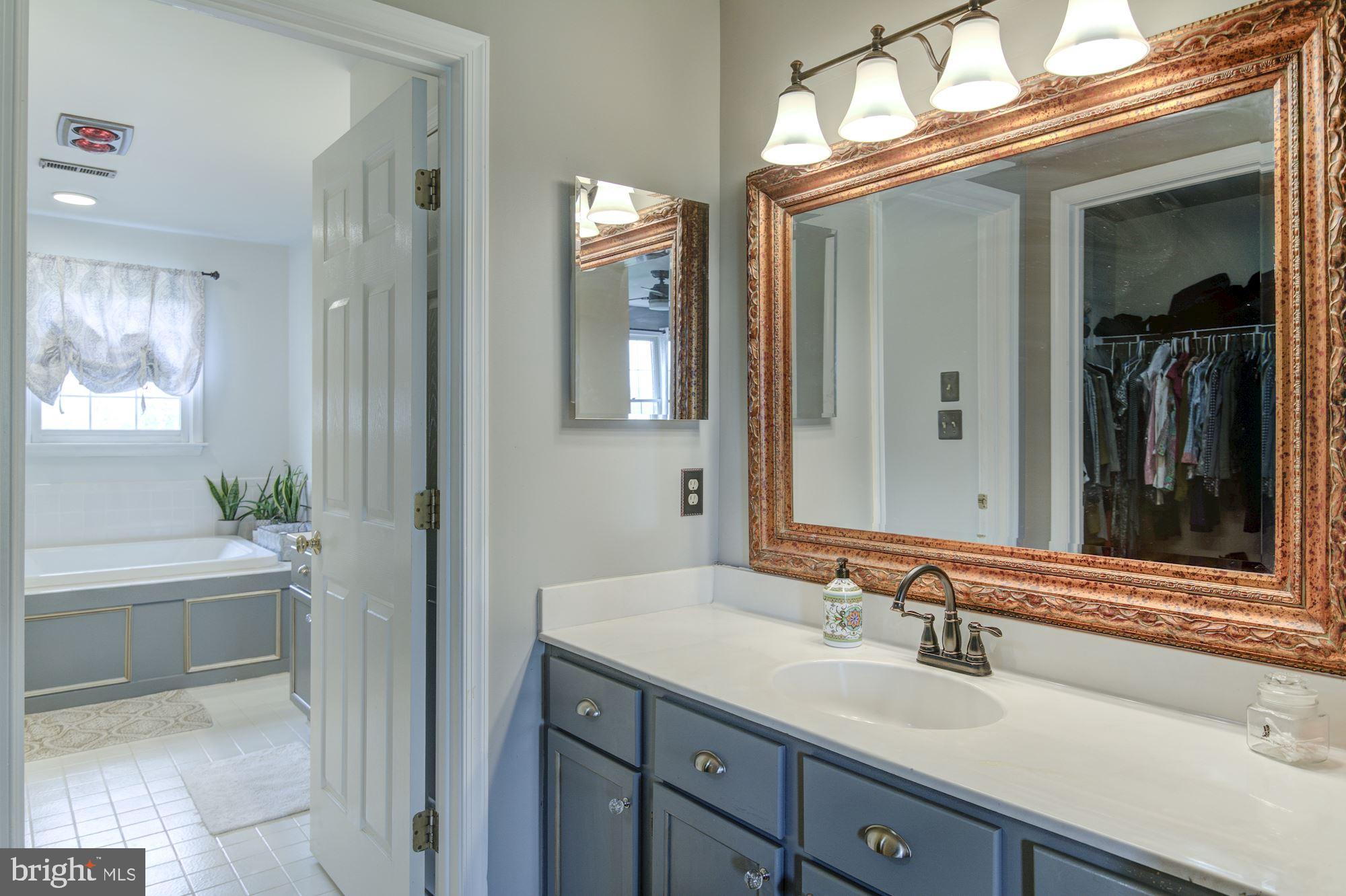 38048 Forest Mills Road Leesburg, VA 20175 - Photo 19 of 44 Dressing room for Master Suite