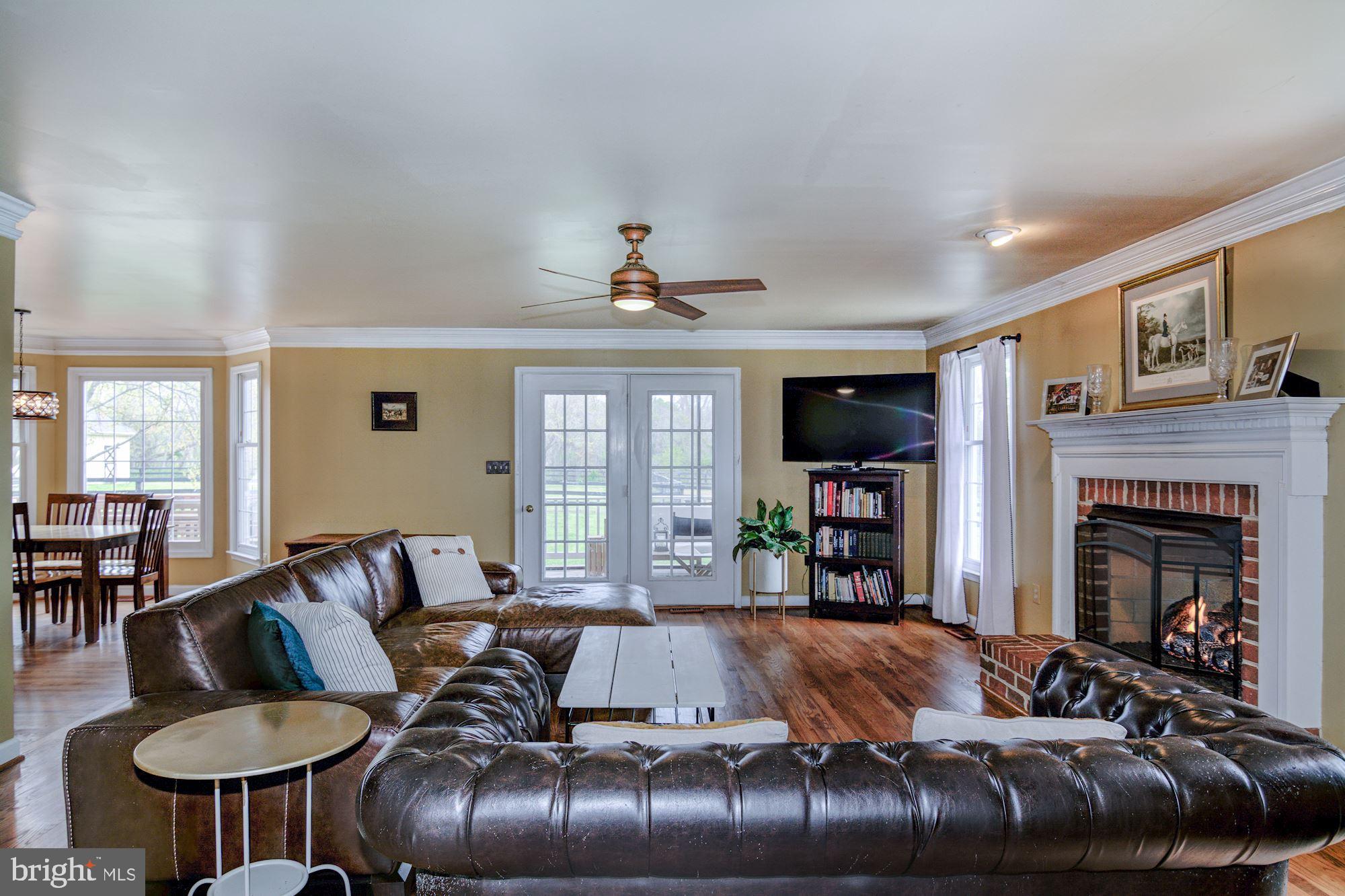 38048 Forest Mills Road Leesburg, VA 20175 - Photo 9 of 44 Great Room with opening to screened porch.