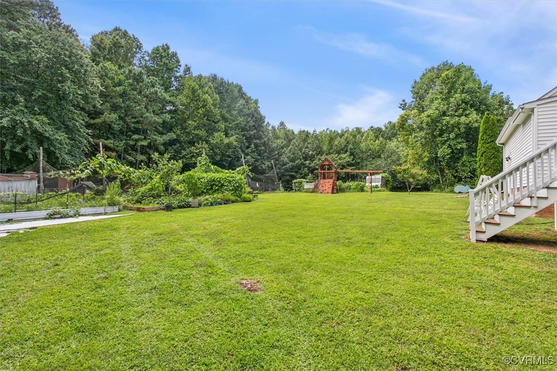203 Oaktree Road, Unit A Williamsburg, VA 23188 - Photo 37 of 46 View of yard