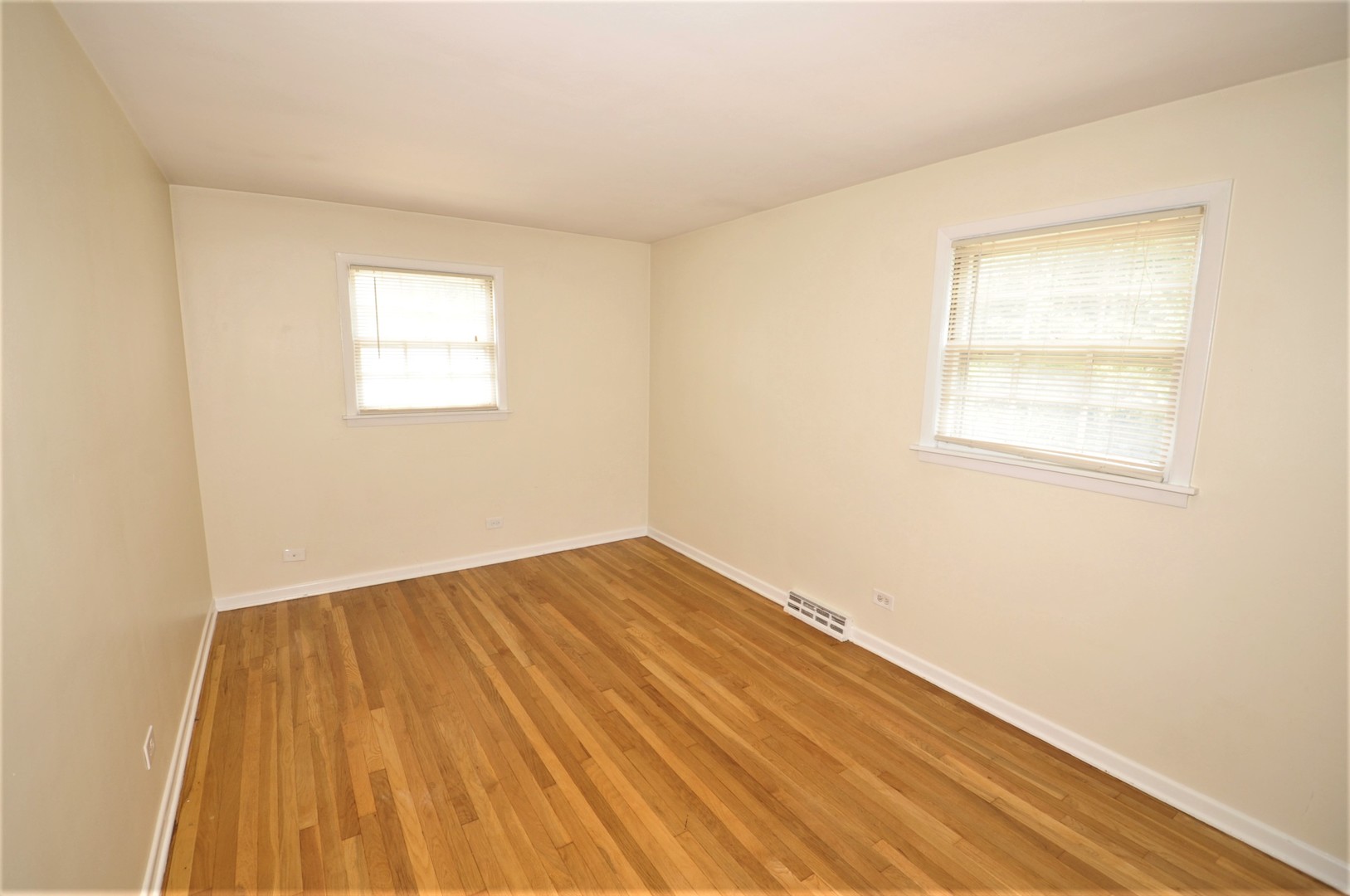 814 West Roosevelt Road Wheaton, IL 60187 - Photo 14 of 34