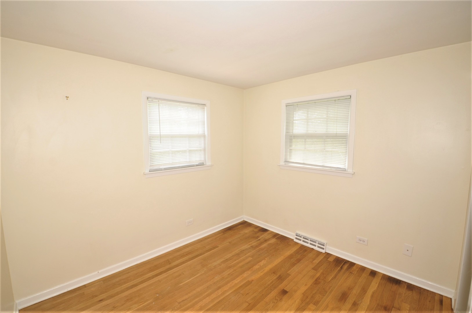 814 West Roosevelt Road Wheaton, IL 60187 - Photo 16 of 34