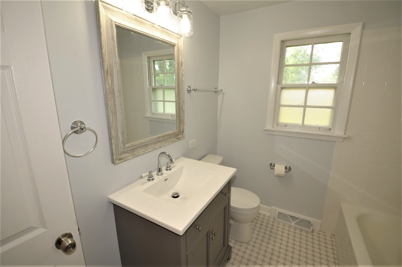 814 West Roosevelt Road Wheaton, IL 60187 - Photo 20 of 34