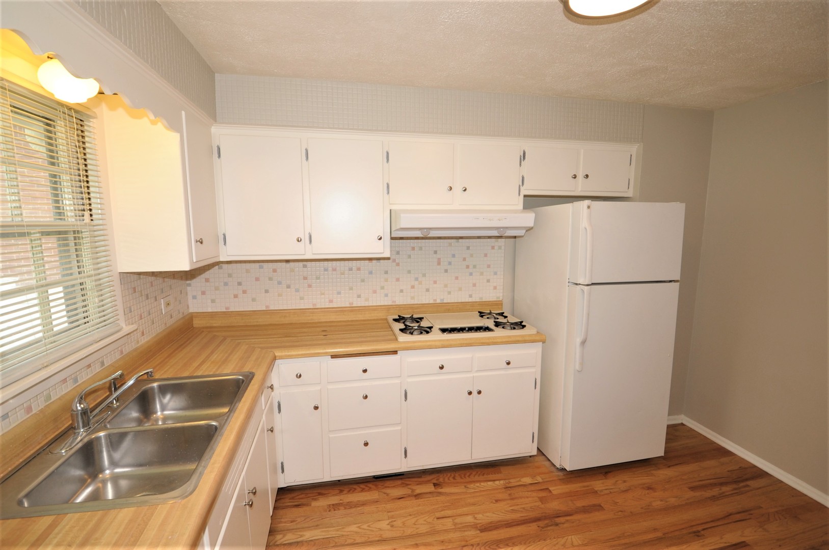 814 West Roosevelt Road Wheaton, IL 60187 - Photo 8 of 34
