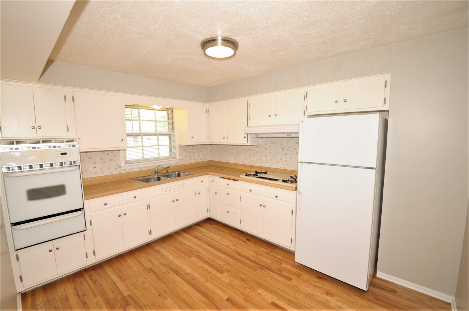 814 West Roosevelt Road Wheaton, IL 60187 - Photo 9 of 34