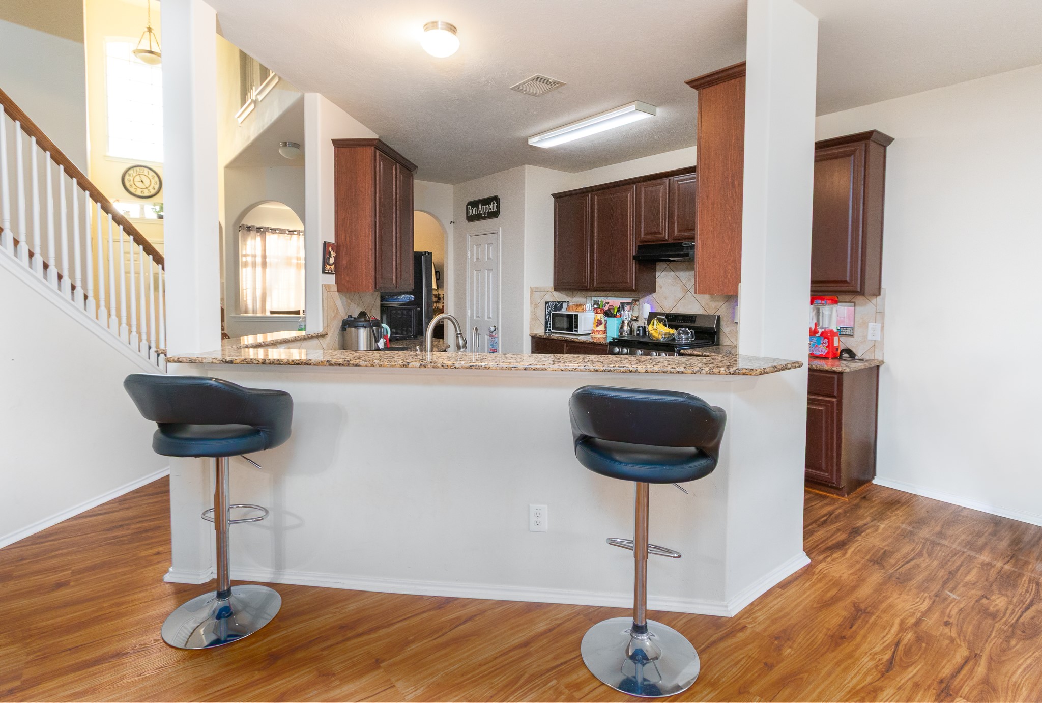 1107 Arum Road Missouri City, TX 77489 - Photo 5 of 23 This breakfast bar is perfect for quick meals and great conversations from the kitchen, breakfast area and family room.