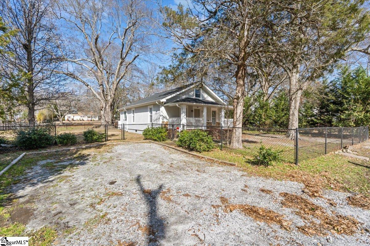 16 West Marion Road Greenville, SC 29617 - Photo 4 of 29 Gallery Image 4