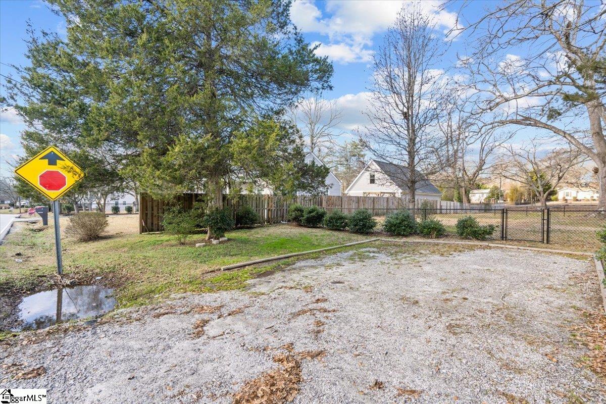 16 West Marion Road Greenville, SC 29617 - Photo 5 of 29 Gallery Image 5