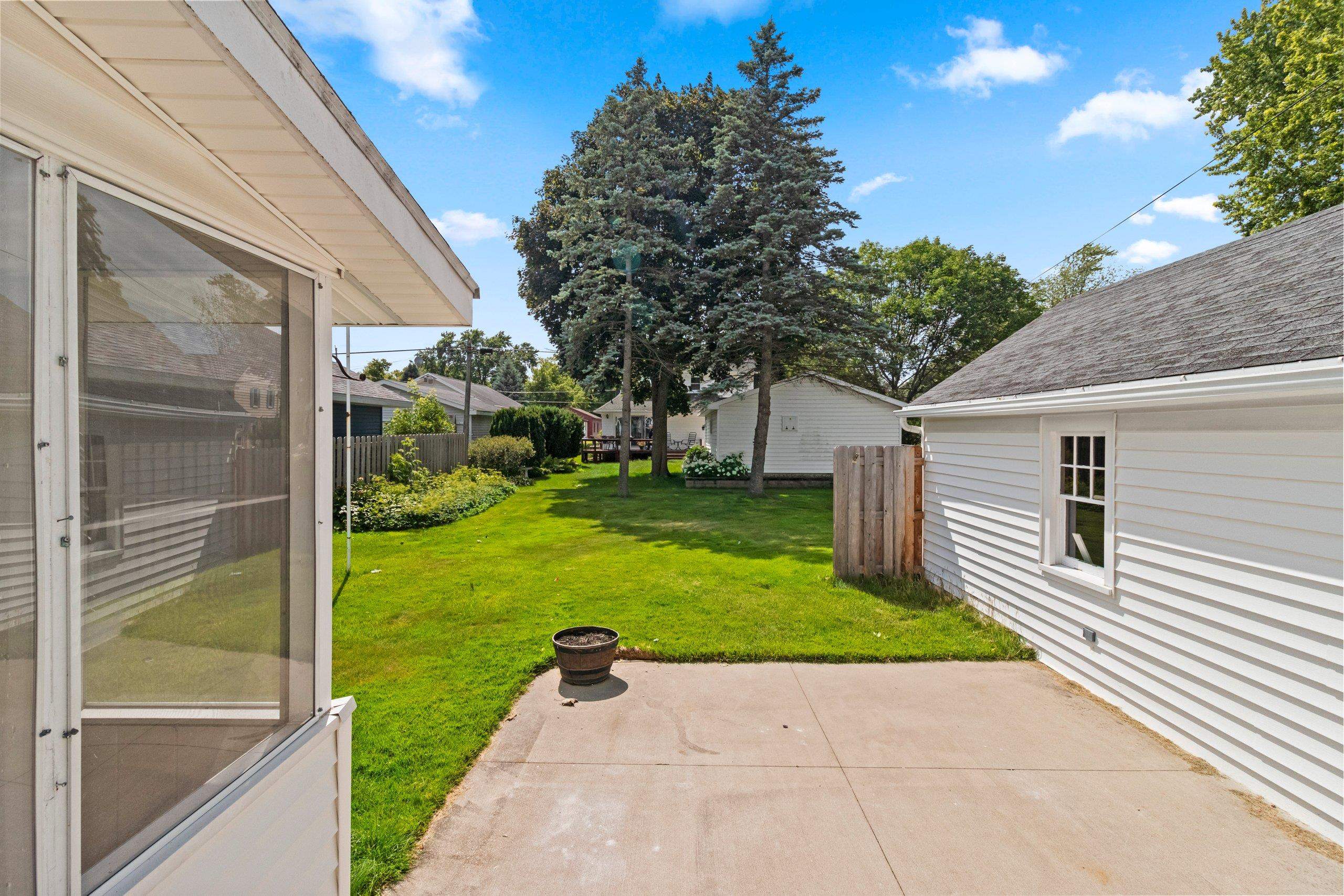 1727 North Clark Street Appleton, WI 54911 - Photo 7 of 42