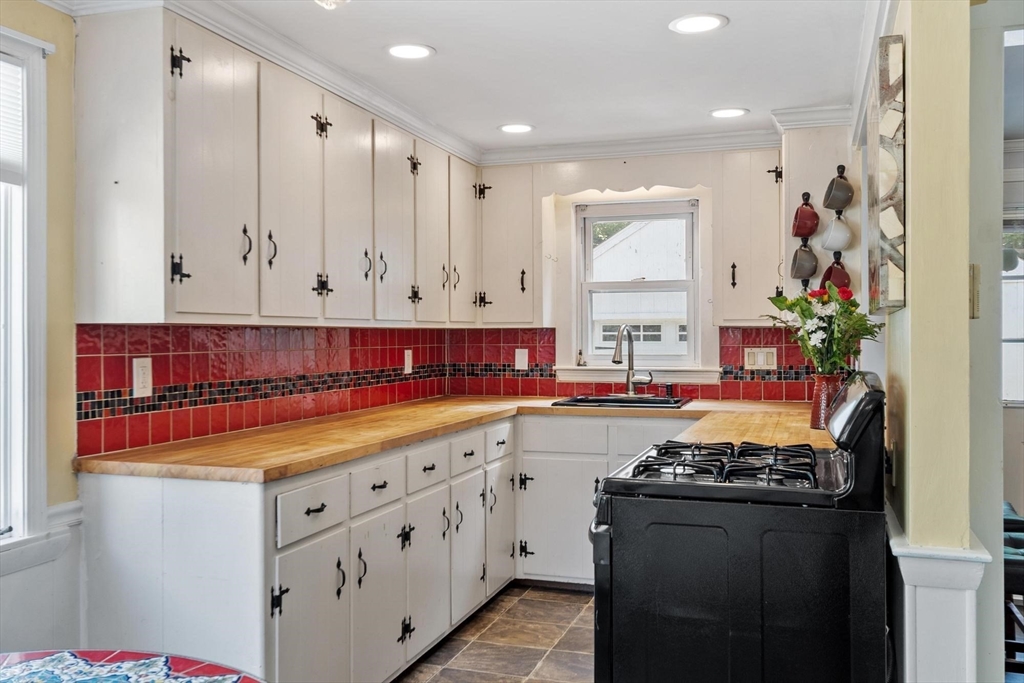147 Main Street Reading, MA 01867 - Photo 7 of 40 Gallery Image 7