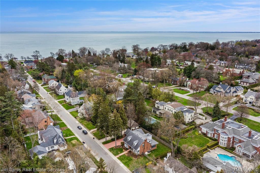 61 Colonial Road Grosse Pointe Shores, MI 48236 - Photo 9 of 47