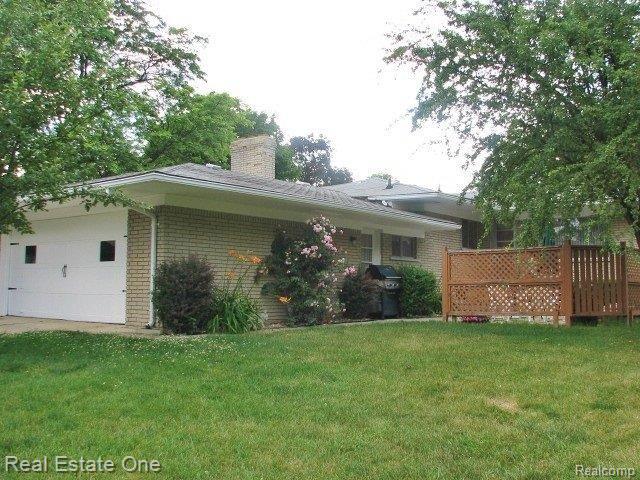 231 Nesbit Lane Rochester, MI 48309 - Photo 13 of 14 13 Side of Home