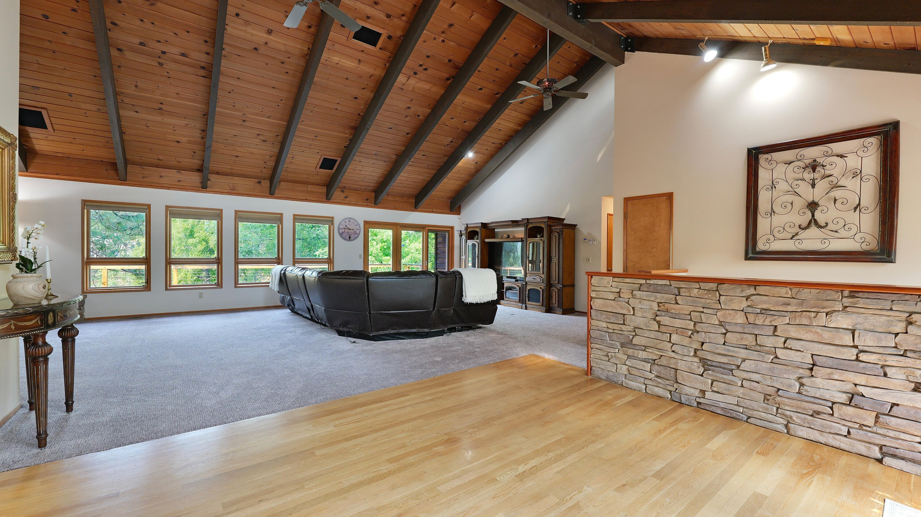 975 Old Ferry Road Shady Cove, OR 97539 - Photo 10 of 100 Living Room