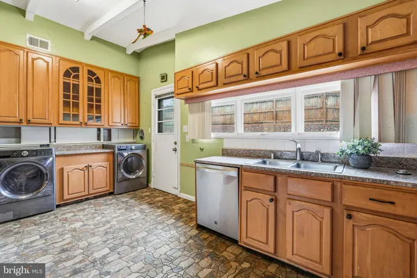 $850,000 | 700 Greyrock Drive, Silver Spring, MD 20910