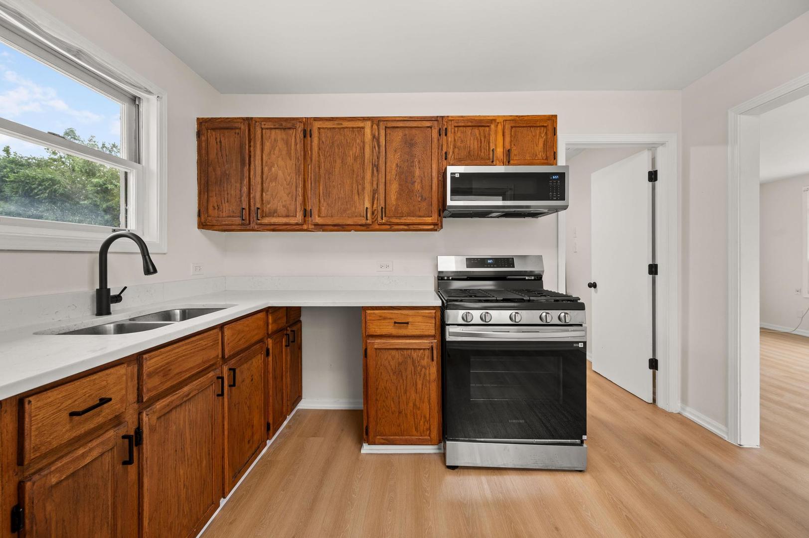 2115 175th Street Homewood, IL 60430 - Photo 6 of 16 Gallery Image 6