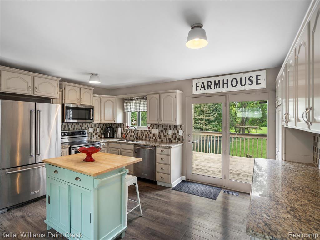 1377 Ruby Avenue Rochester Hills, MI 48309 - Photo 9 of 34