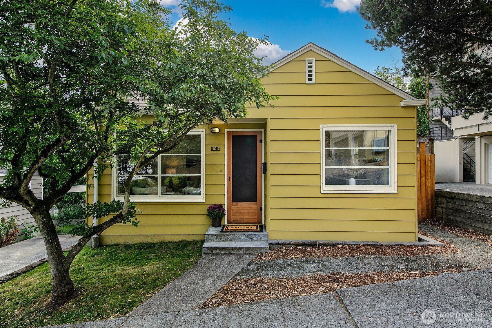 1015 North 40th Street Seattle, WA 98103 - Photo 1 of 28 Gallery Image 1