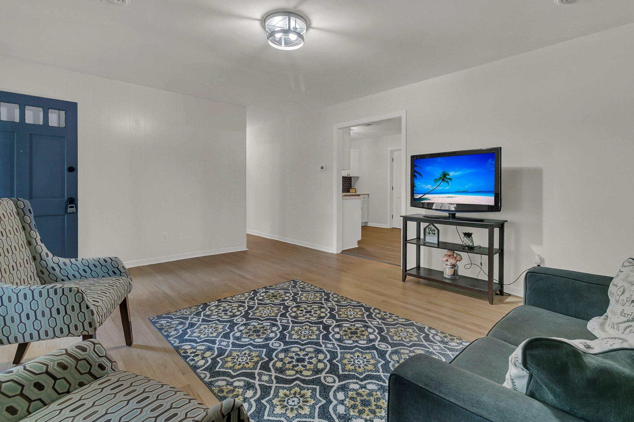 110 Englewood Road Goose Creek, SC 29445 - Photo 11 of 41 Living Room