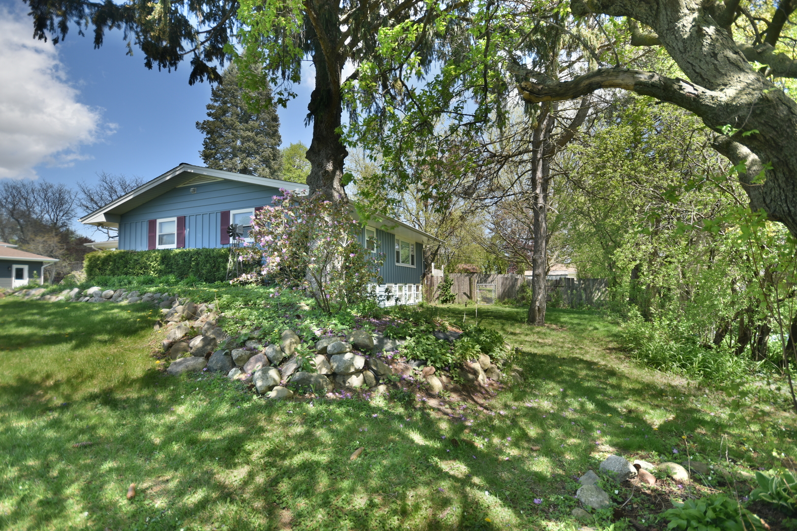 12N199 Hilltop Road Elgin, IL 60123 - Photo 2 of 25