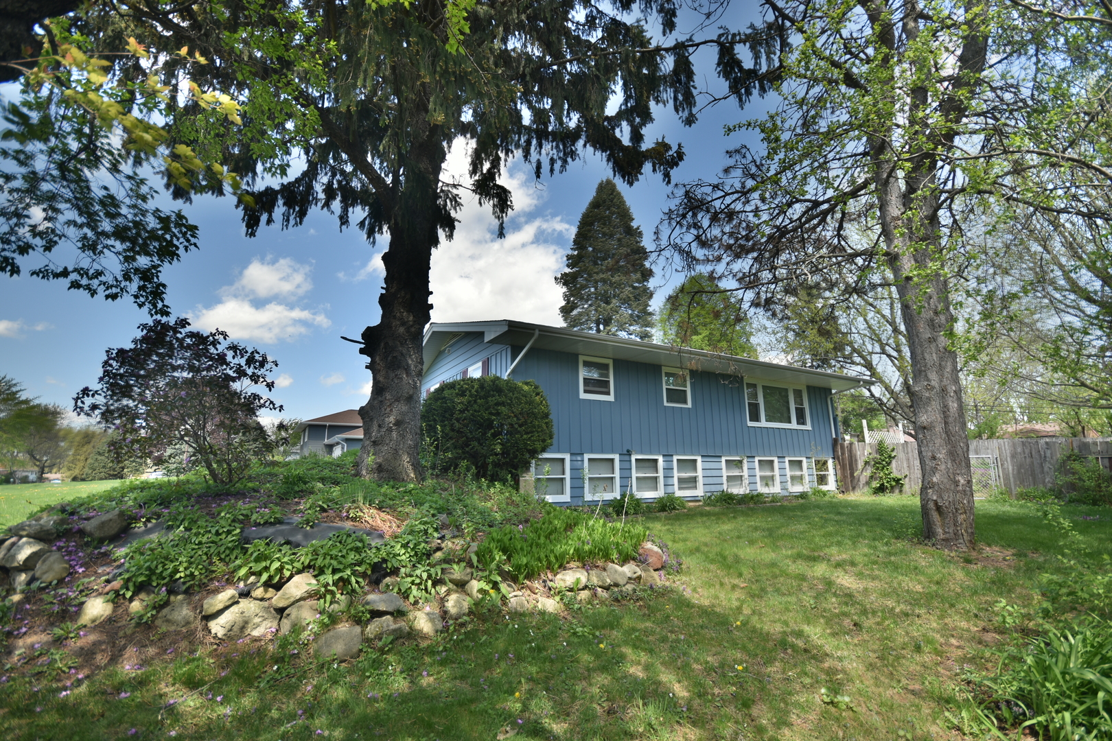 12N199 Hilltop Road Elgin, IL 60123 - Photo 3 of 25