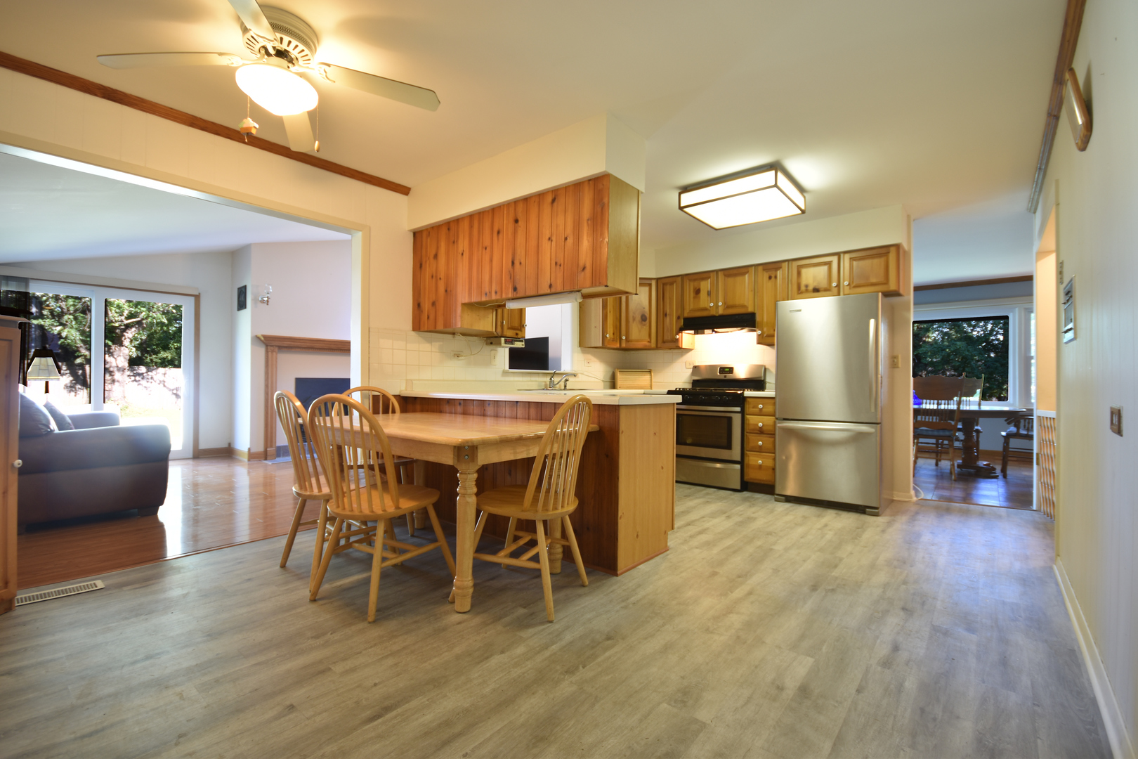 12N199 Hilltop Road Elgin, IL 60123 - Photo 4 of 25