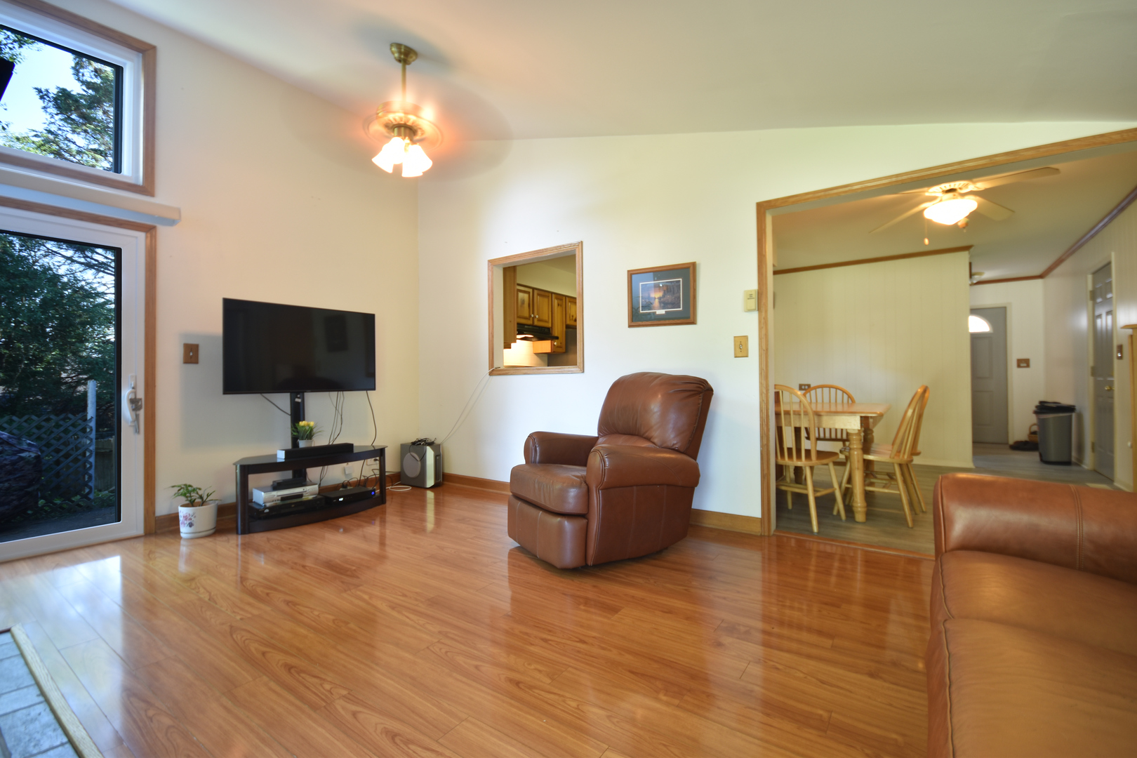 12N199 Hilltop Road Elgin, IL 60123 - Photo 8 of 25