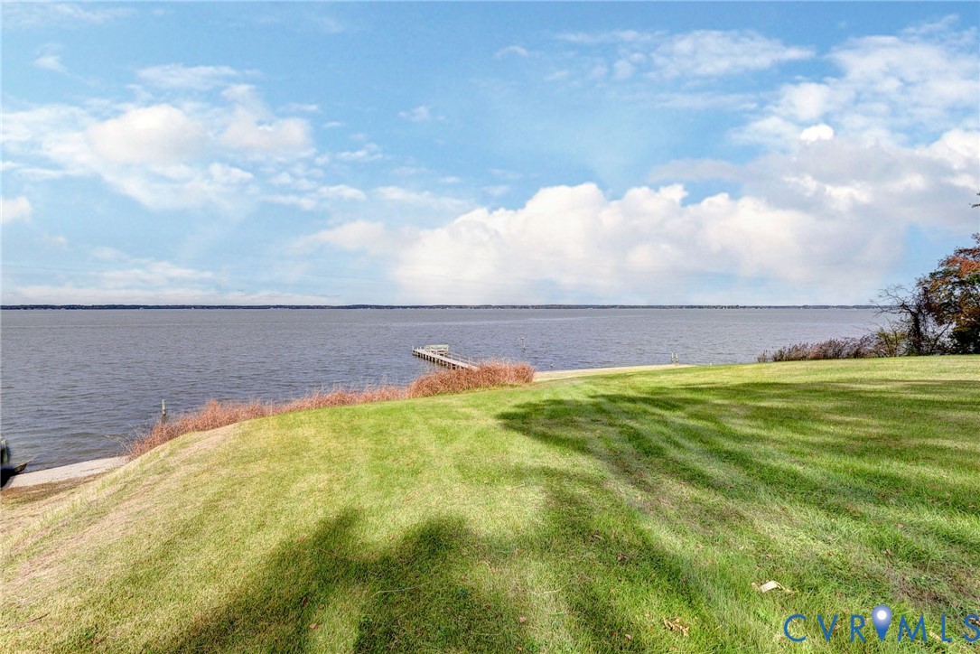 1126 Cloverdale Road Laneview, VA 22504 - Photo 4 of 49