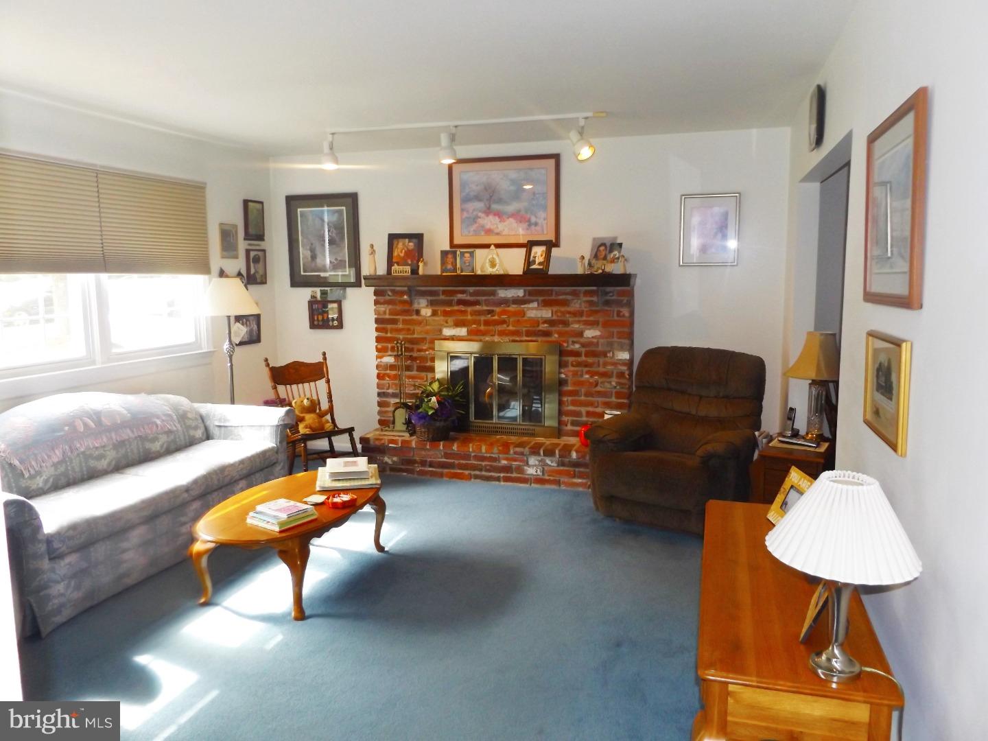 220 Parry Road Warminster, PA 18974 - Photo 2 of 24
