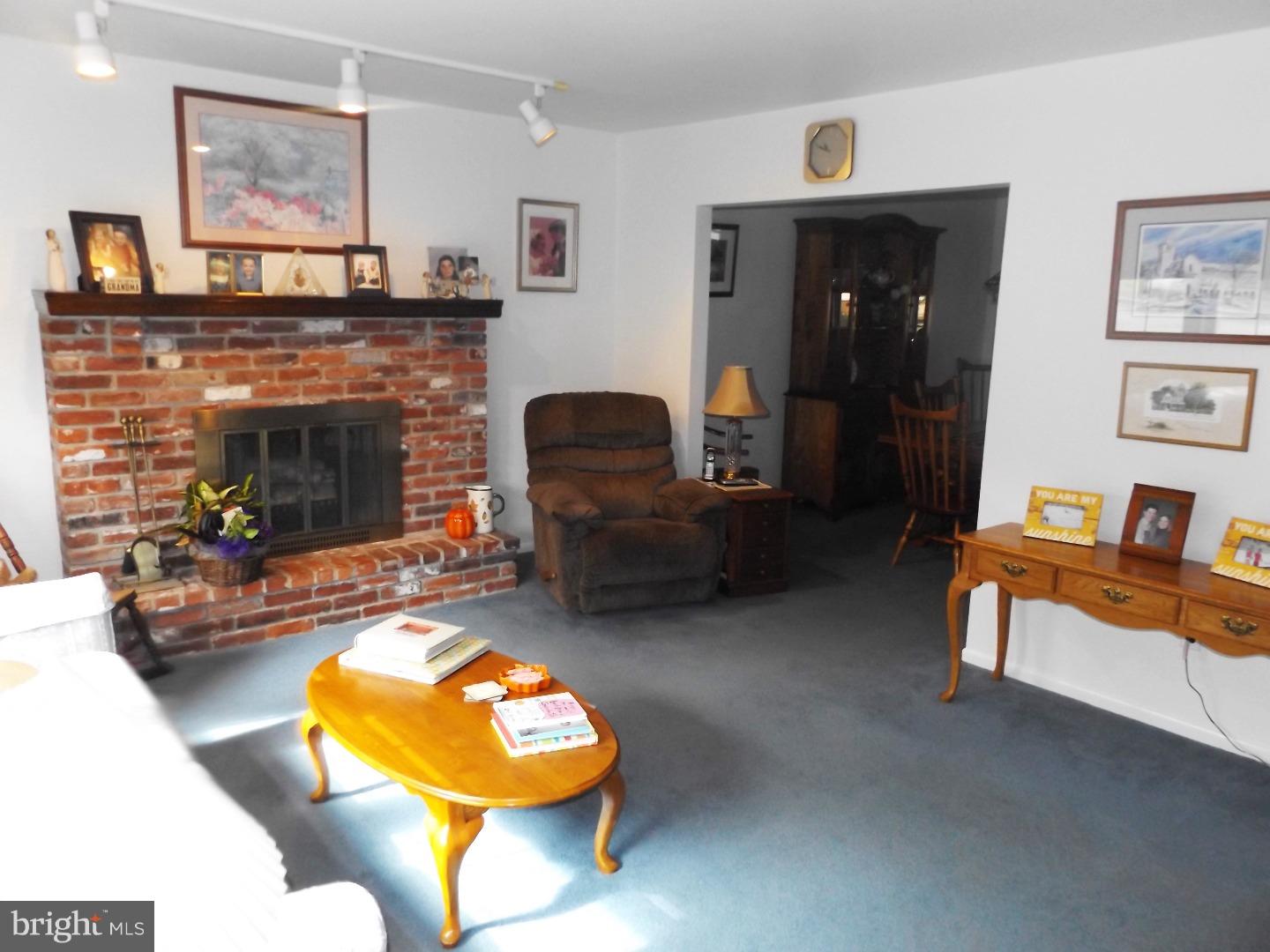 220 Parry Road Warminster, PA 18974 - Photo 3 of 24