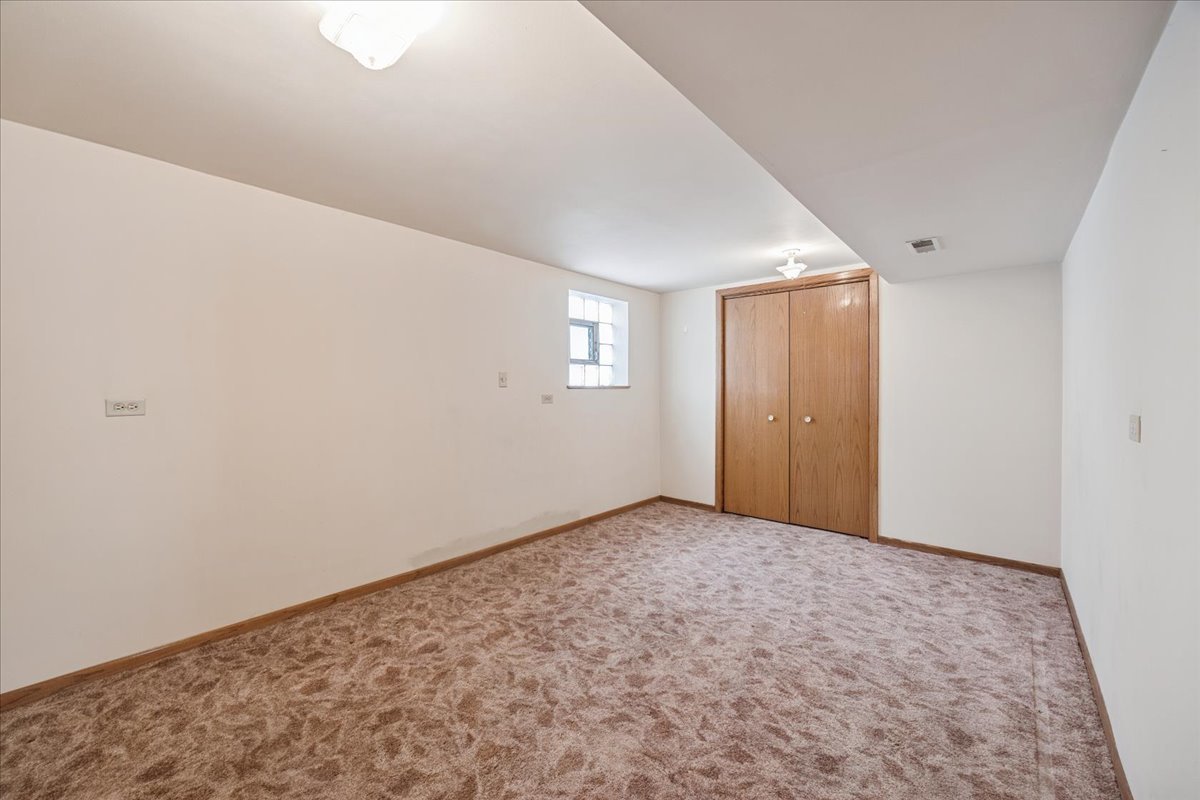 8307 South 77th Court Bridgeview, IL 60455 - Photo 14 of 17