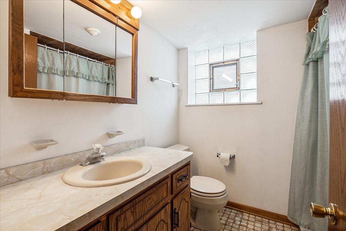 8307 South 77th Court Bridgeview, IL 60455 - Photo 15 of 17