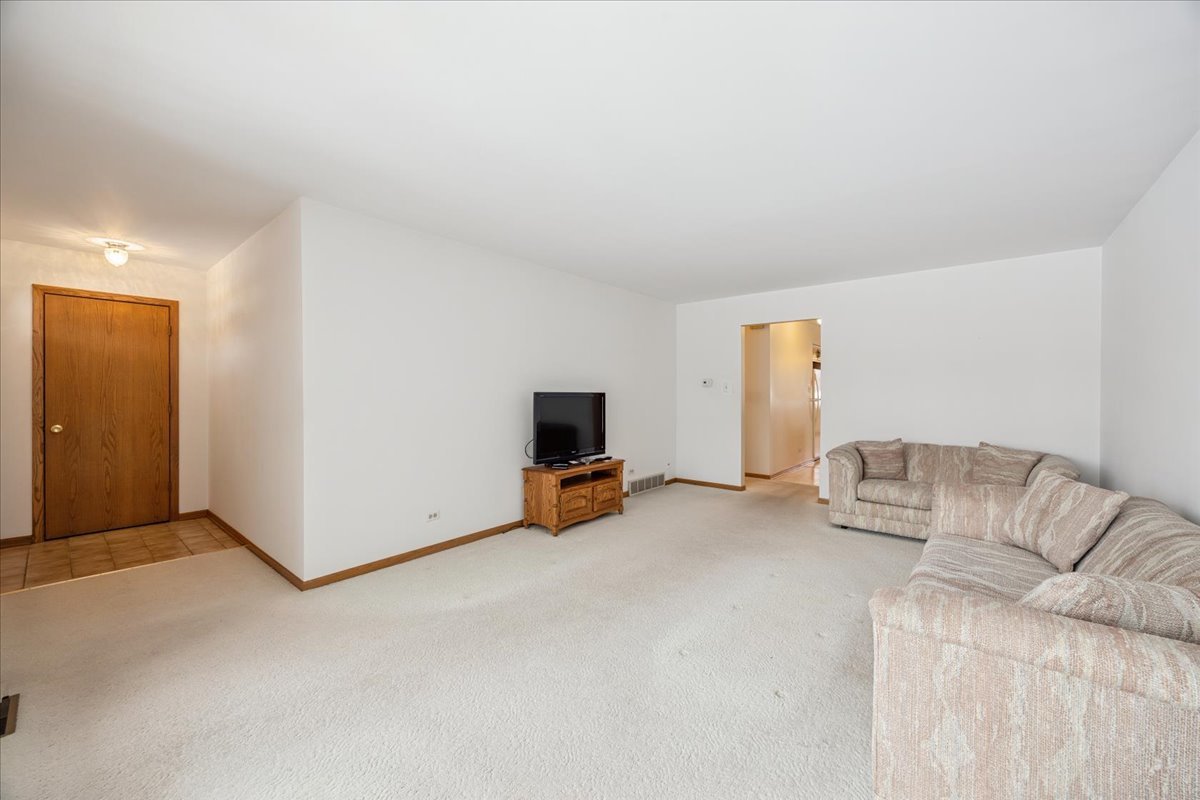 8307 South 77th Court Bridgeview, IL 60455 - Photo 2 of 17