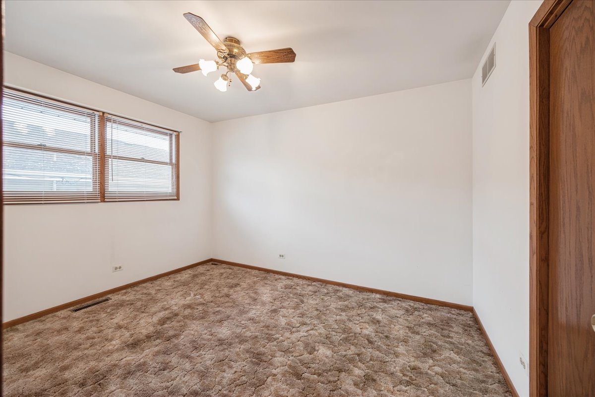 8307 South 77th Court Bridgeview, IL 60455 - Photo 9 of 17