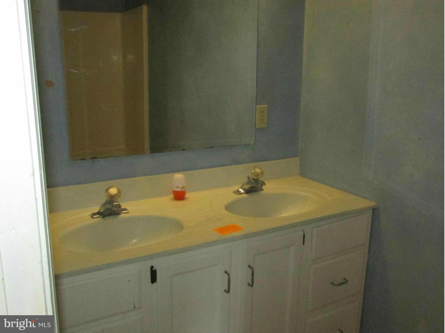 4215 Old Hanover Road Westminster, MD 21158 - Photo 17 of 30 Hall full bath 2nd floor