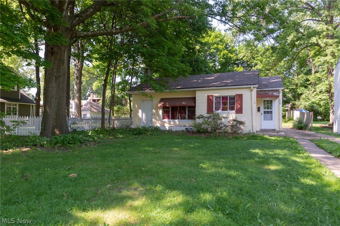 Welcome to 314 Merriman Rd. A Cozy 2 bedroom 1 bathroom Ranch