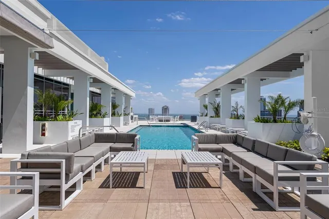 $8,800 | 777 3rd Avenue North, Unit 1502, St. Petersburg, FL 33701