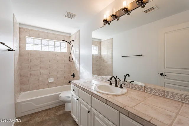 $2,700 | 7240 North Dreamy Draw Drive, Unit 123, Phoenix, AZ 85020